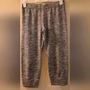 GAP Heathered Gray Women's Capris‎ (Size Medium)